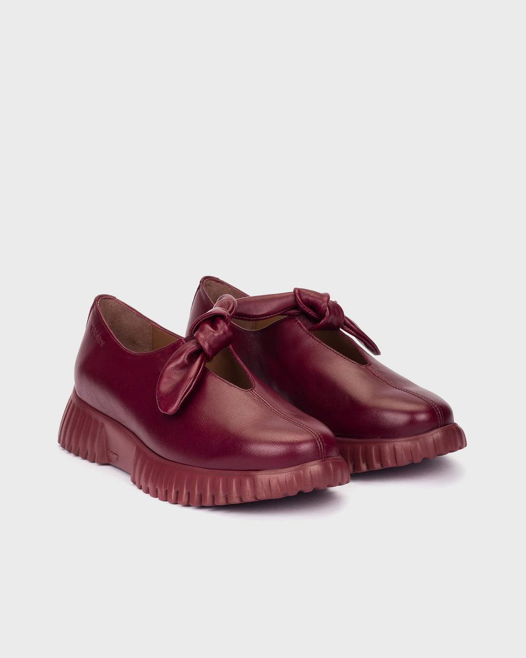 Zapato Wonders Flexfly 21 Burdeos. El zapato plano con lazo que es tan ligero como bonito