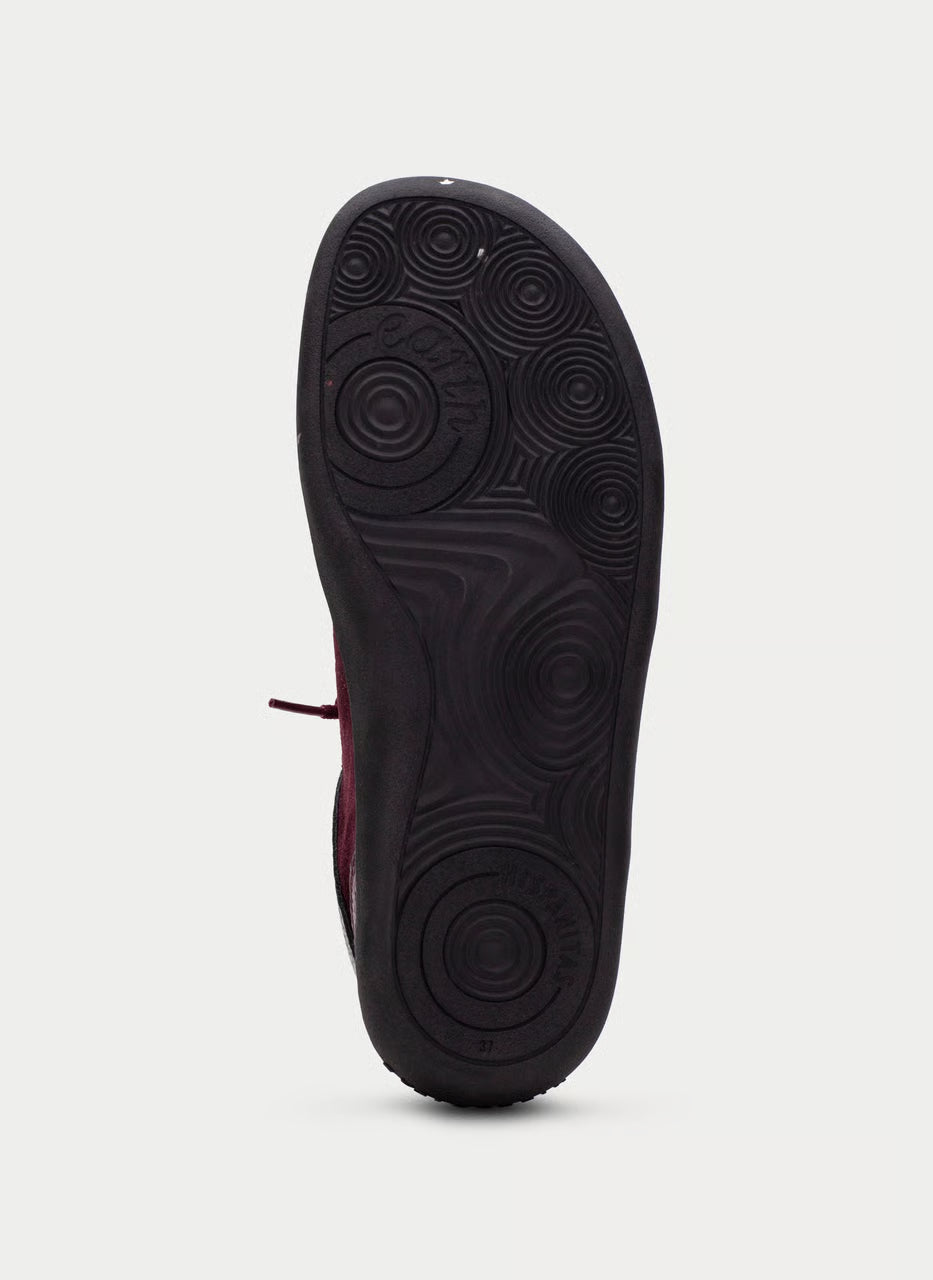 Deportiva Hispanitas Transitional Barefoot Earth Burdeos. La deportiva que te lleva, paso a paso, hacia el barefoot