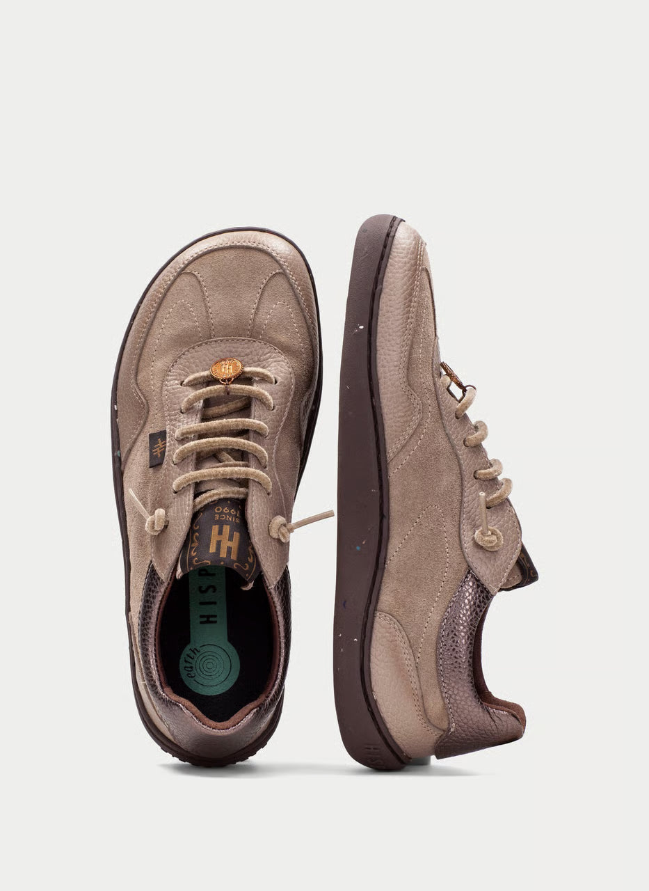 Deportiva Hispanitas Transitional Barefoot Earth Beige Oscuro. La deportiva de transición al barefoot con cuña de corcho incluida